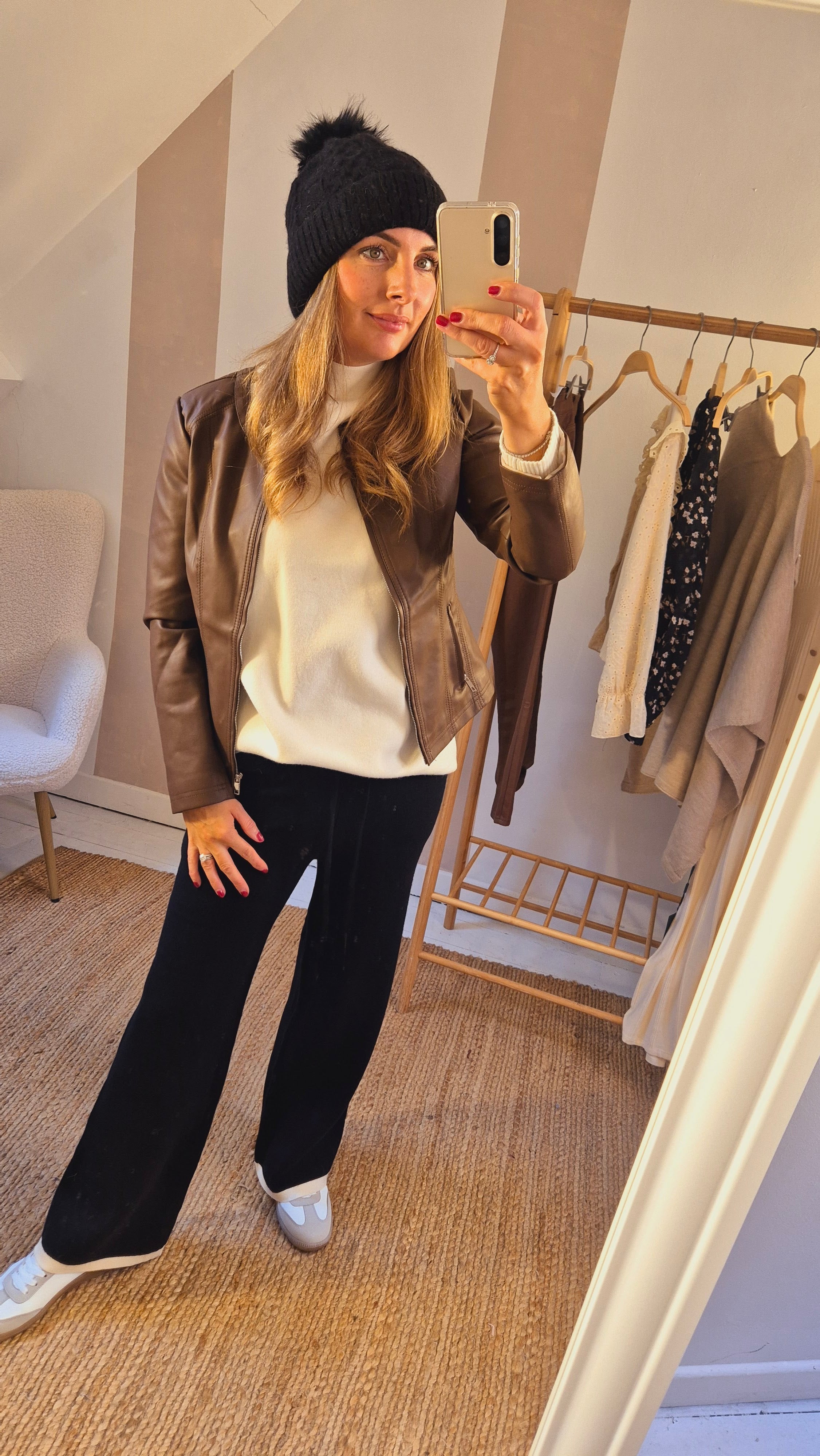 Pom Pom Black Wool Hat