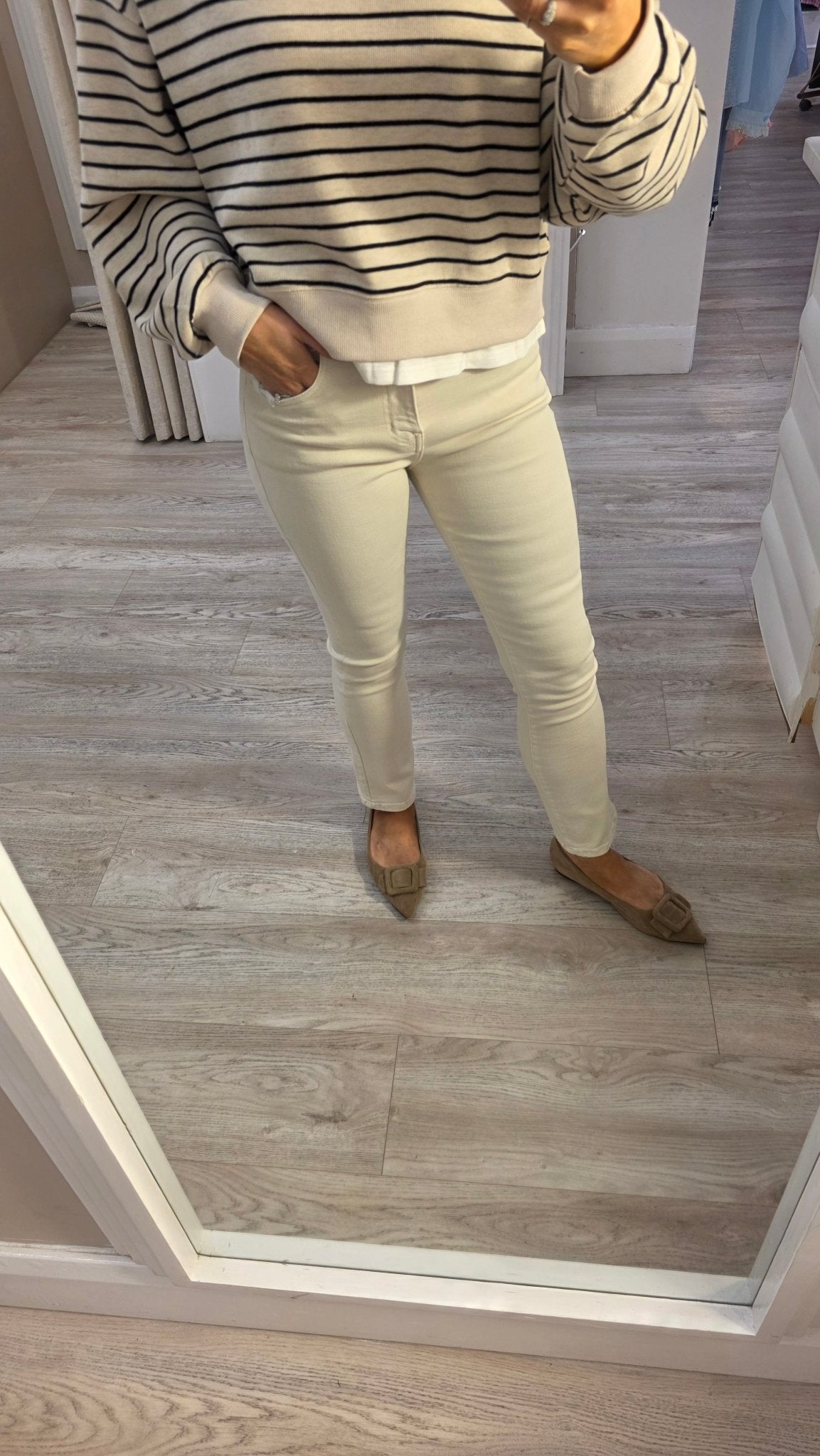 Mia Slim-Straight Jeans - Lily's Boutique