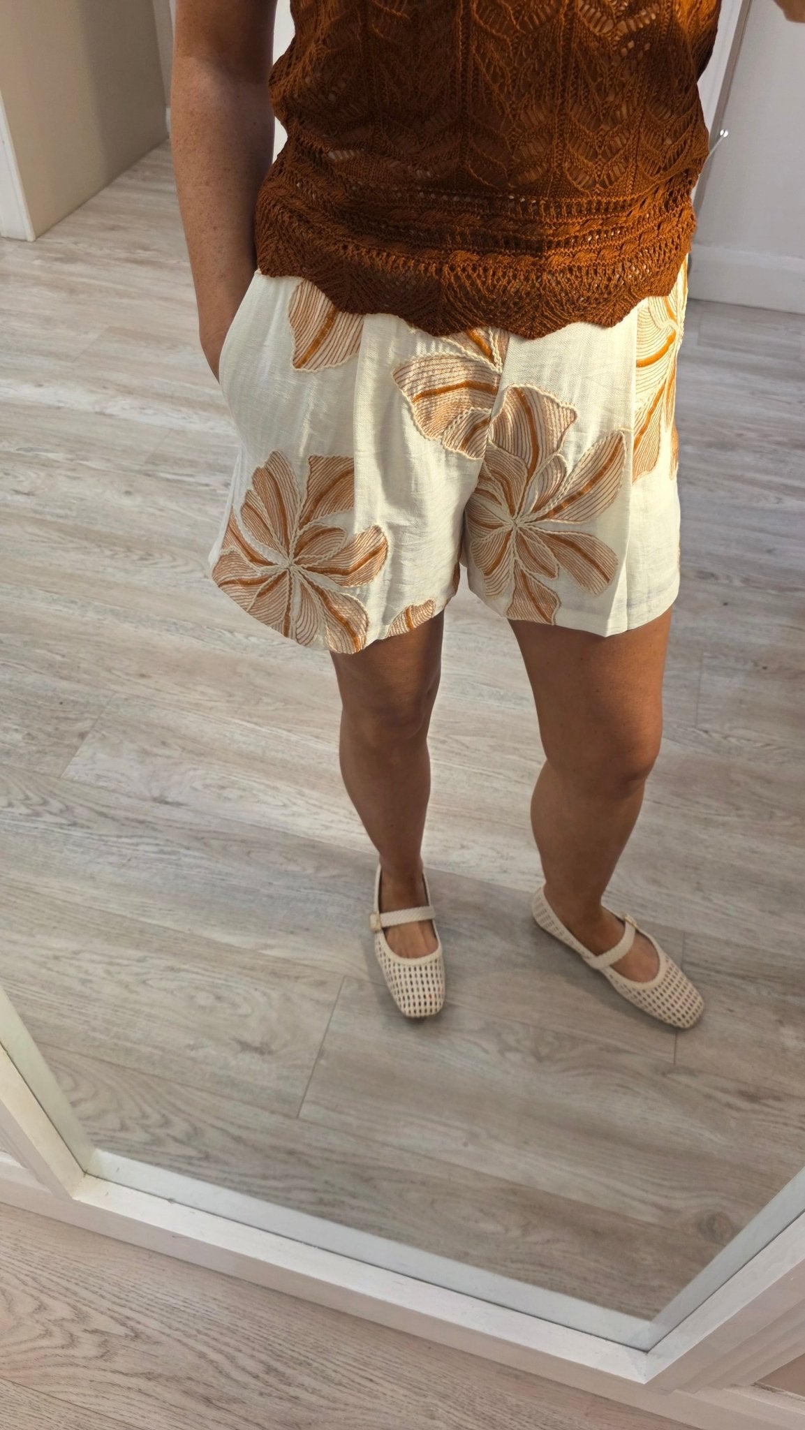 Eleanor Shorts - Lily's Boutique