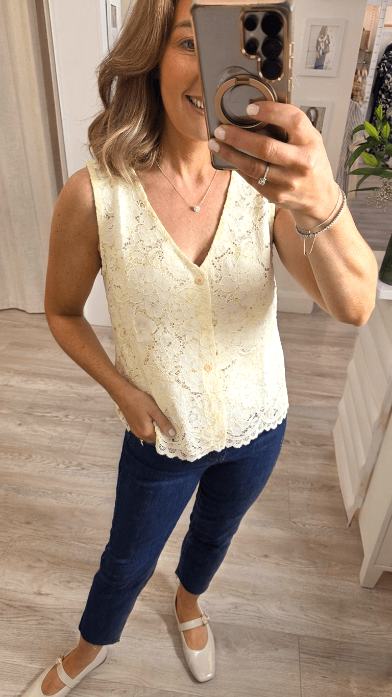 Ellie Lace Top - Lily's Boutique