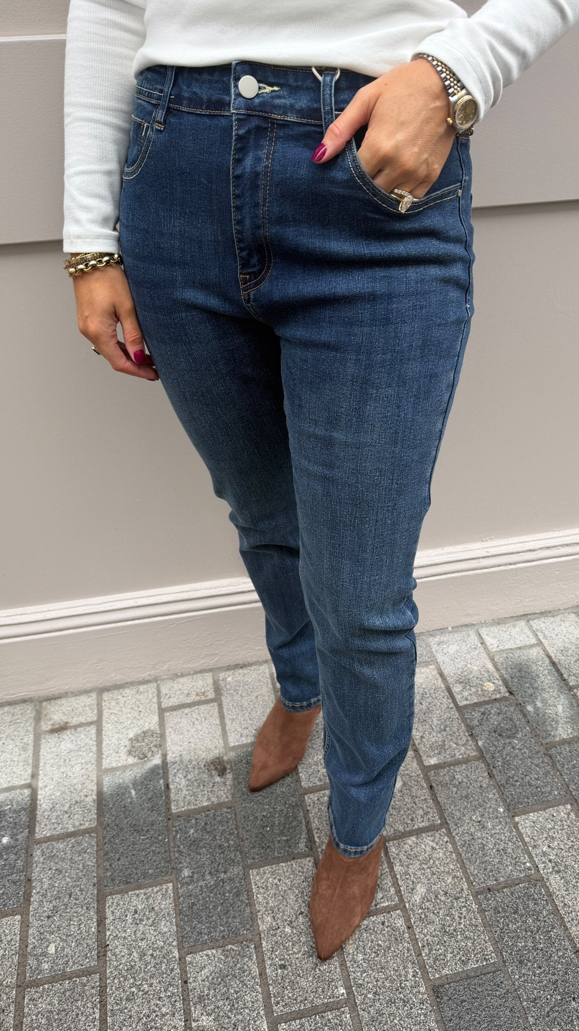 Isla Straight Leg Jeans - Lily's Boutique