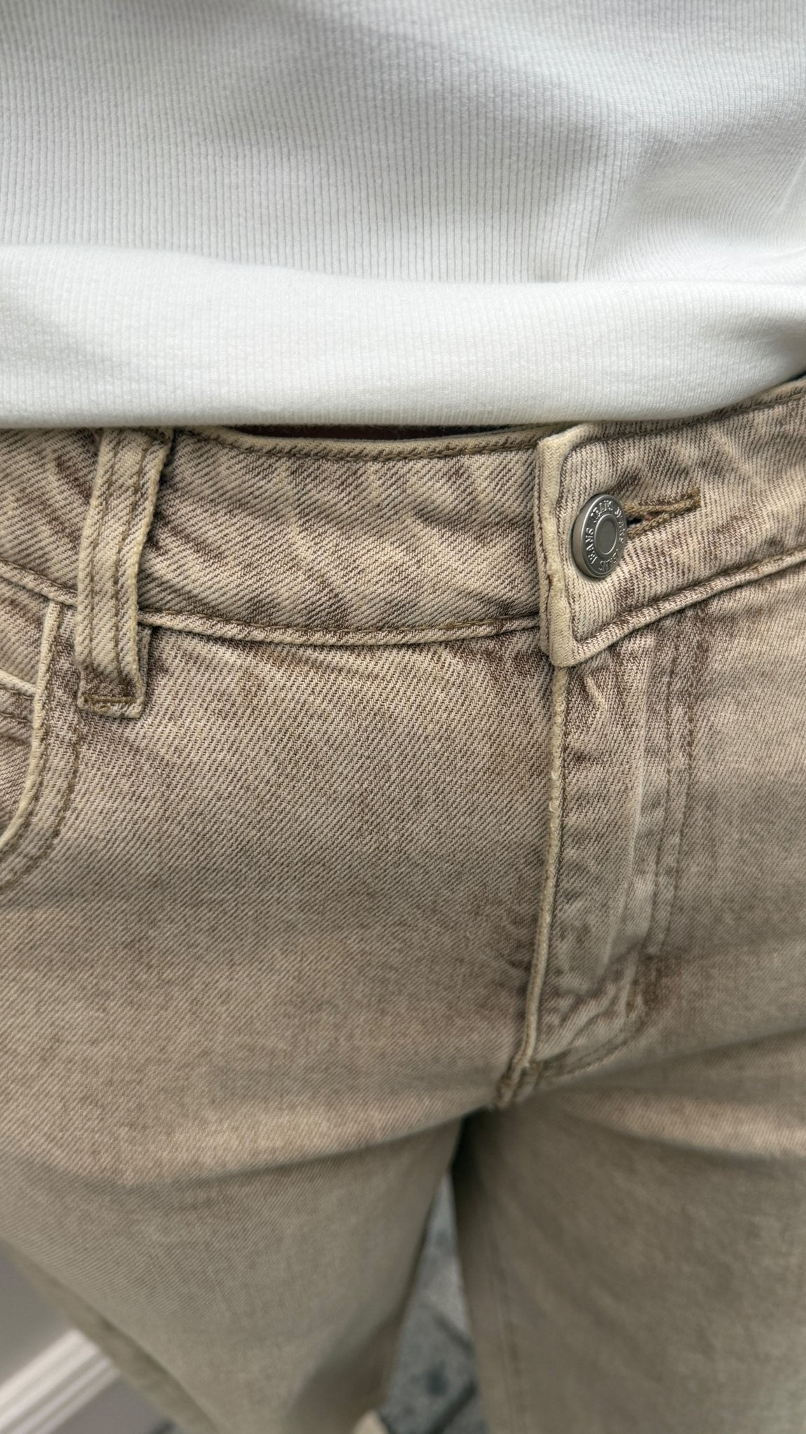 Shelley Barrel-Leg Jeans Beige - Lily's Boutique