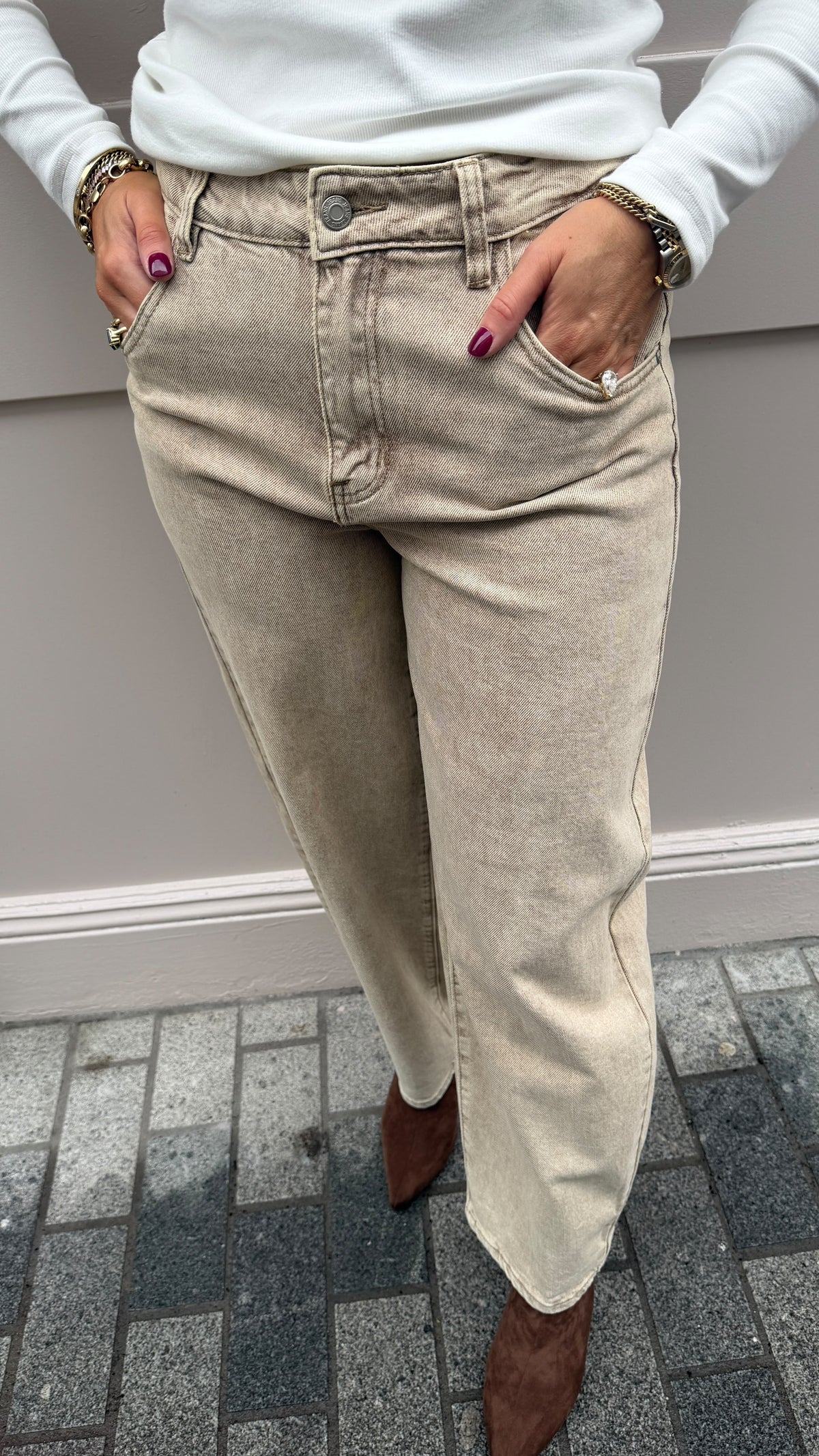Shelley Barrel-Leg Jeans Beige