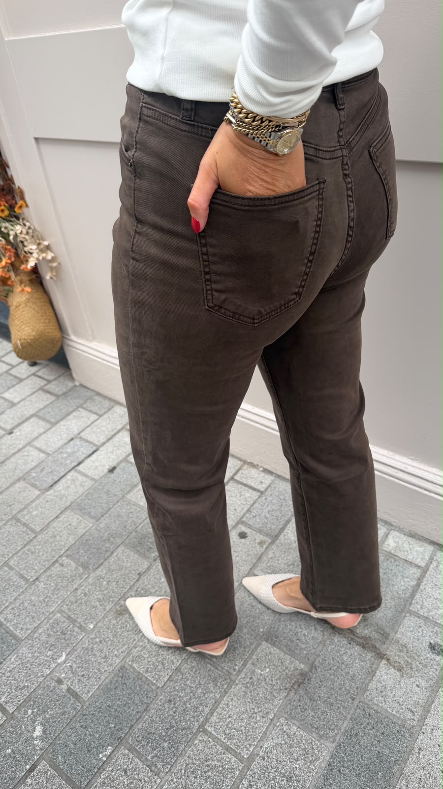 Aine Straight-Leg Jeans - Lily's Boutique
