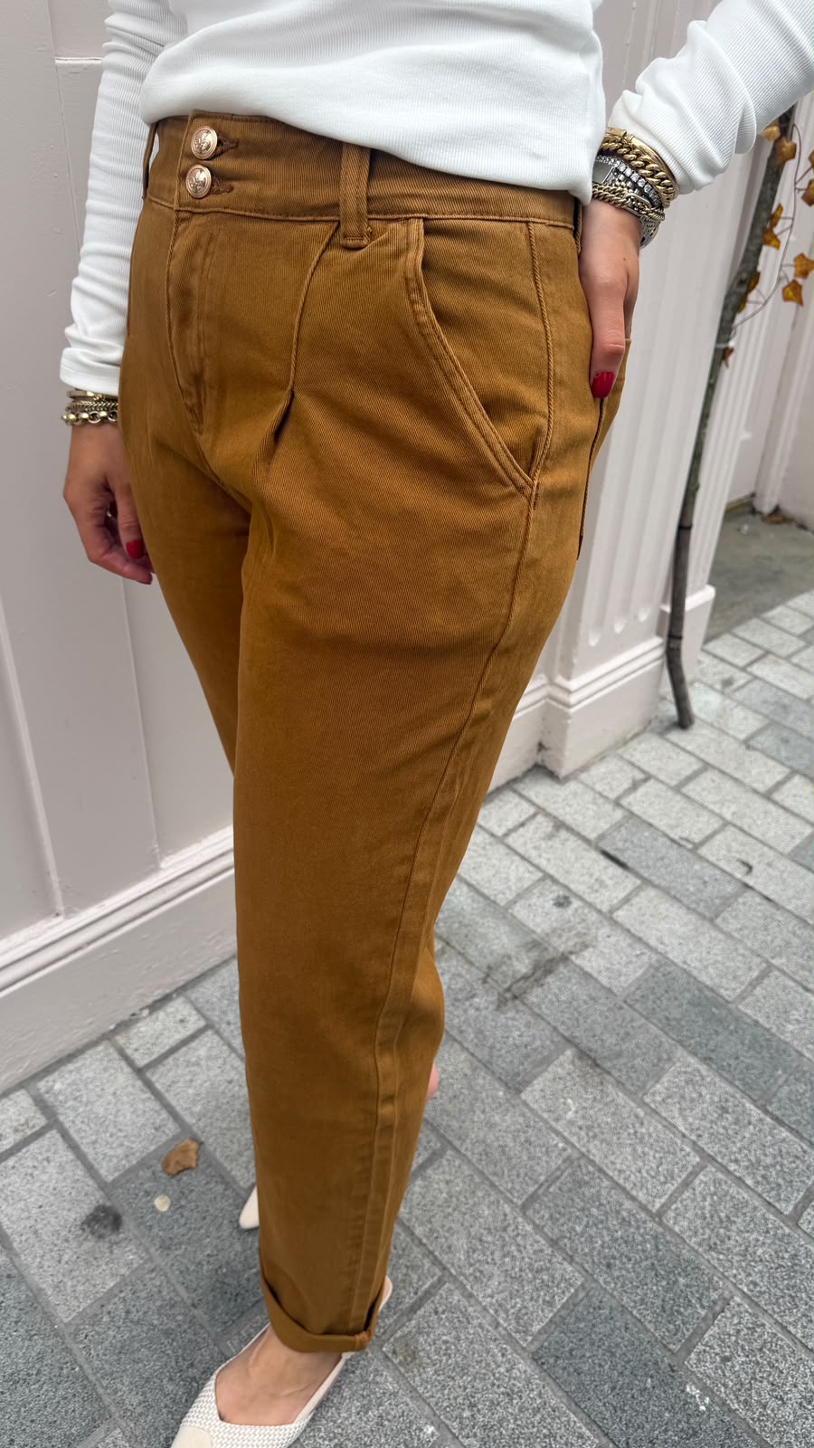 Cora Mom Fit Jeans - Lily's Boutique