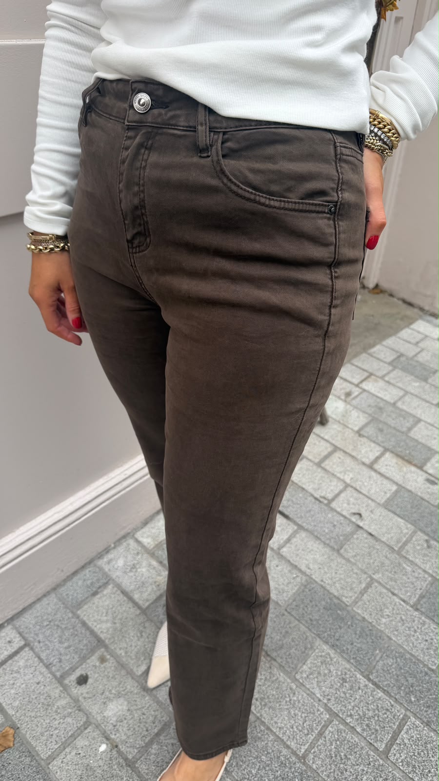 Aine Straight-Leg Jeans - Lily's Boutique