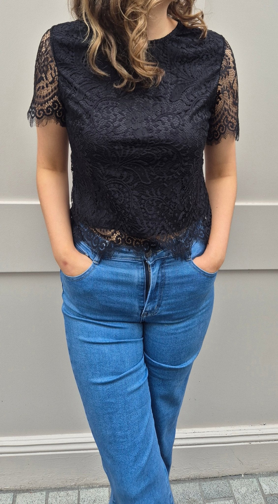 Hannah Black Top - Lily's Boutique