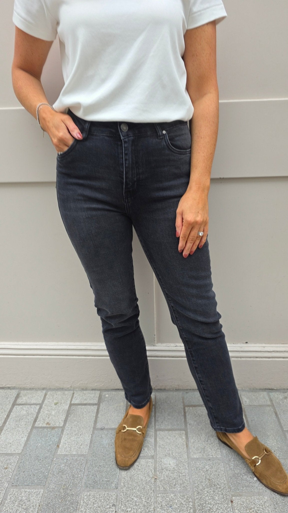 Paula Straight-leg Jeans Grey - Lily's Boutique