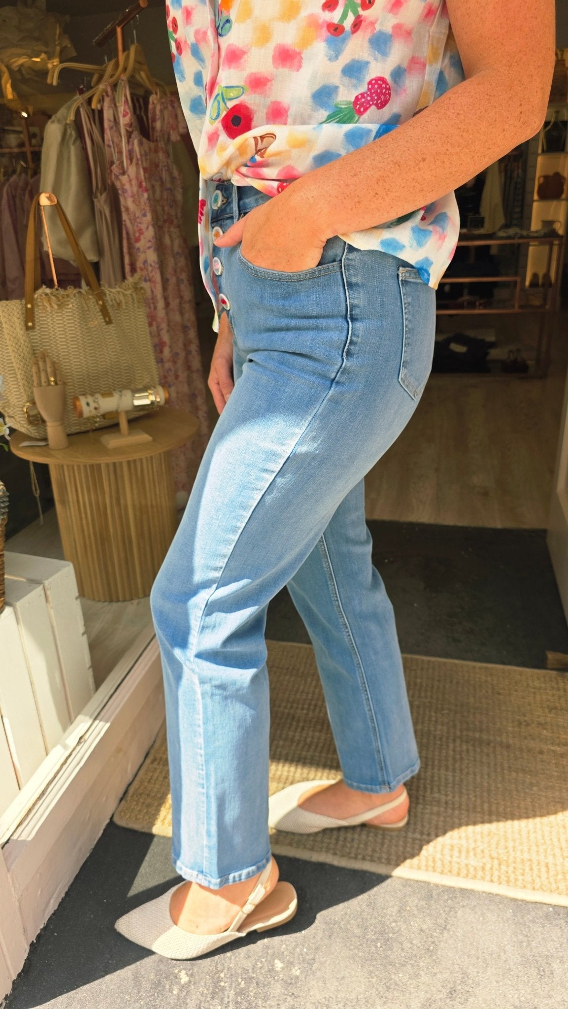 Liv Jeans Straigh Leg - Lily's Boutique