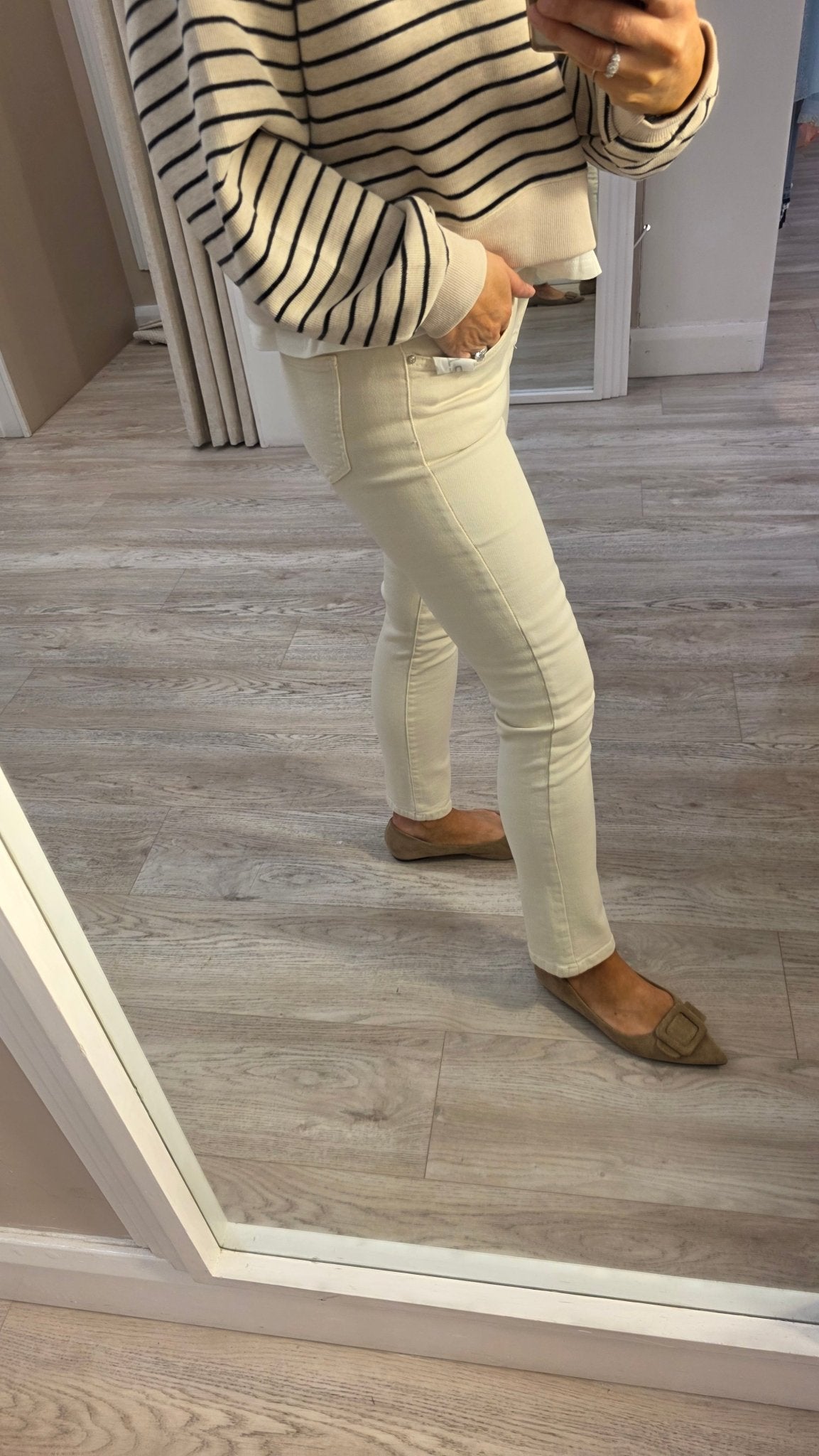 Mia Slim-Straight Jeans - Lily's Boutique