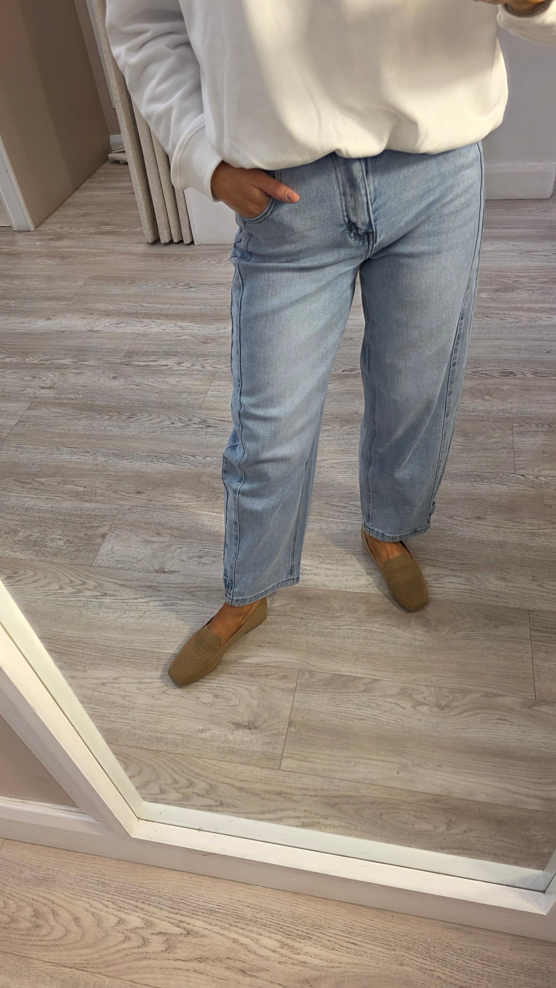 Chloe Barrel-Leg Jeans