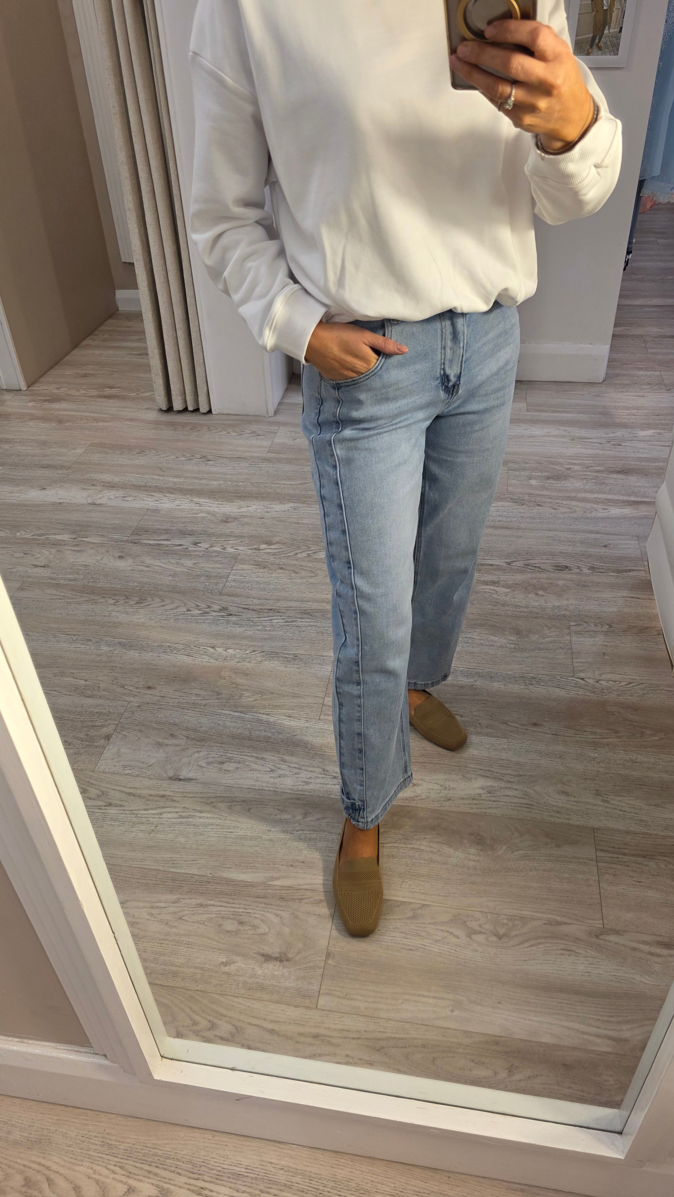 Chloe Barrel-Leg Jeans