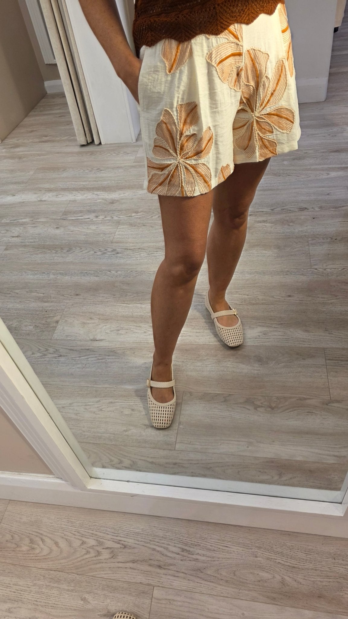 Eleanor Shorts - Lily's Boutique