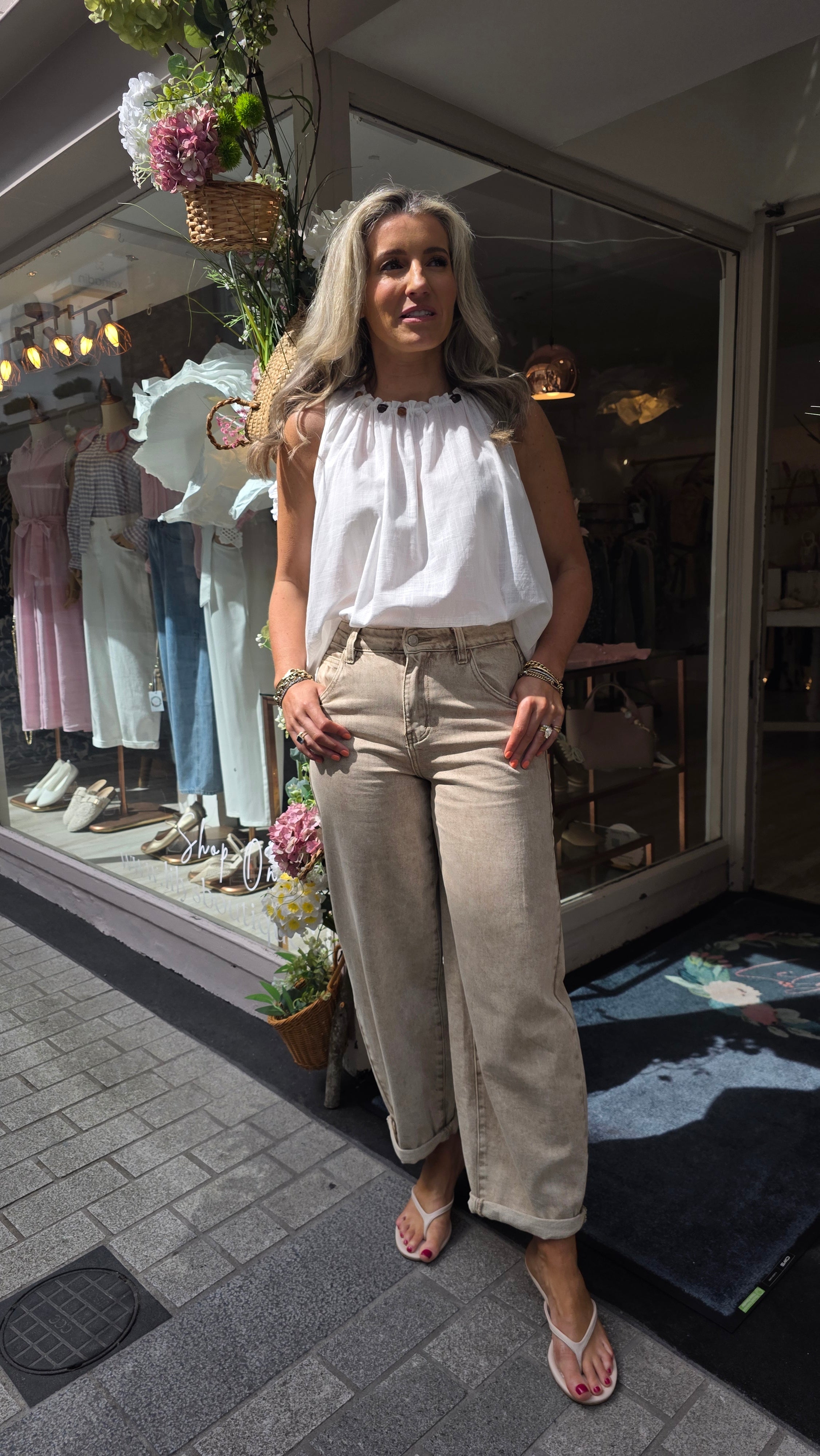 Shelley Barrel-Leg Jeans Beige