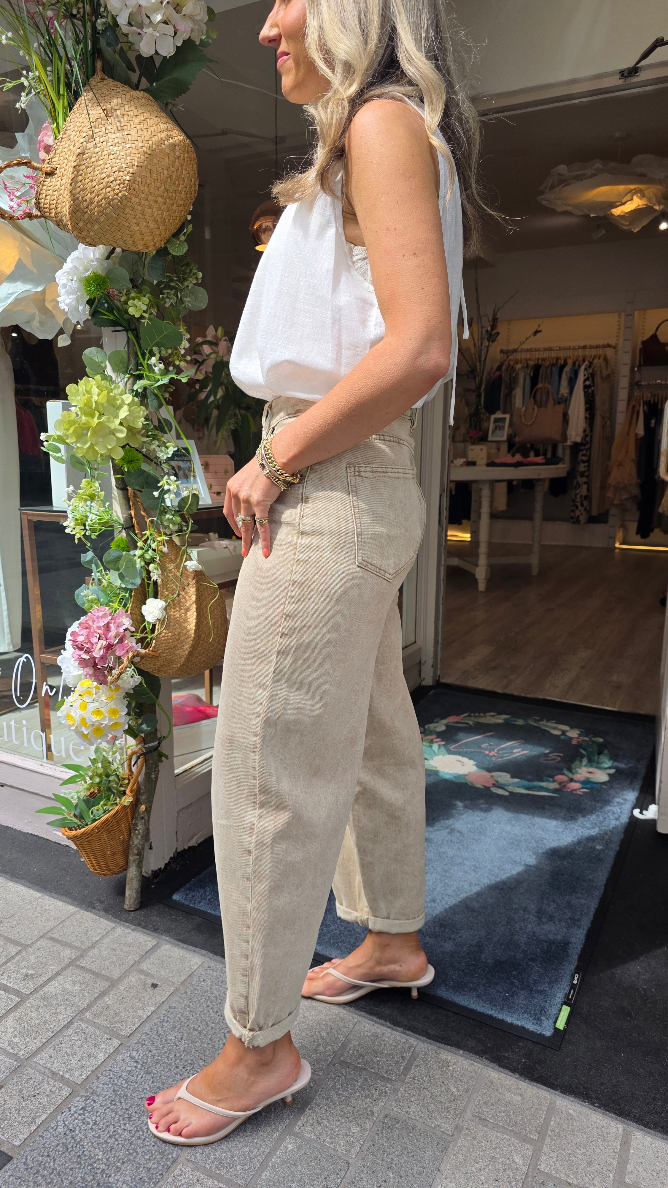 Shelley Barrel-Leg Jeans Beige