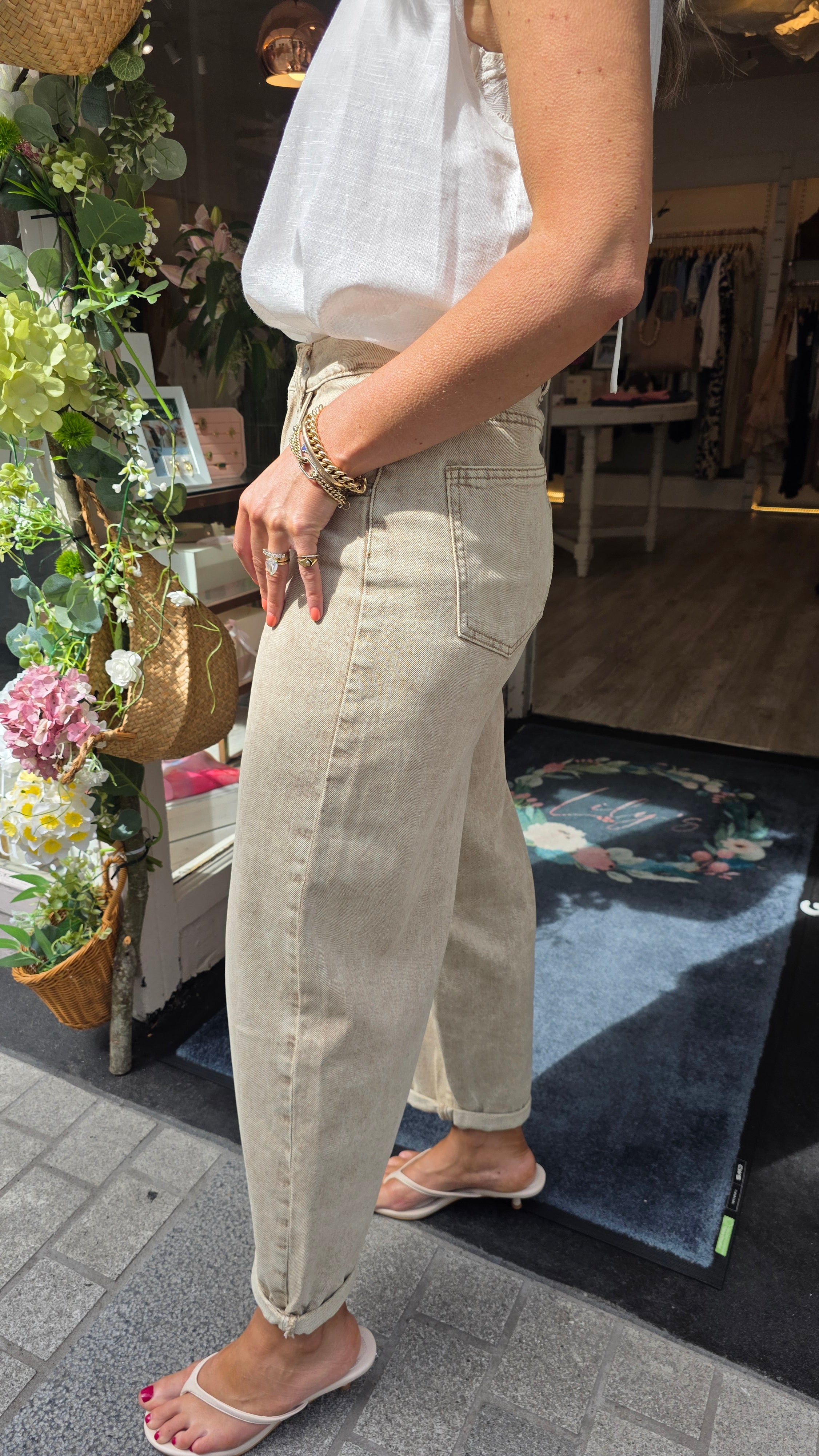 Shelley Barrel-Leg Jeans Beige