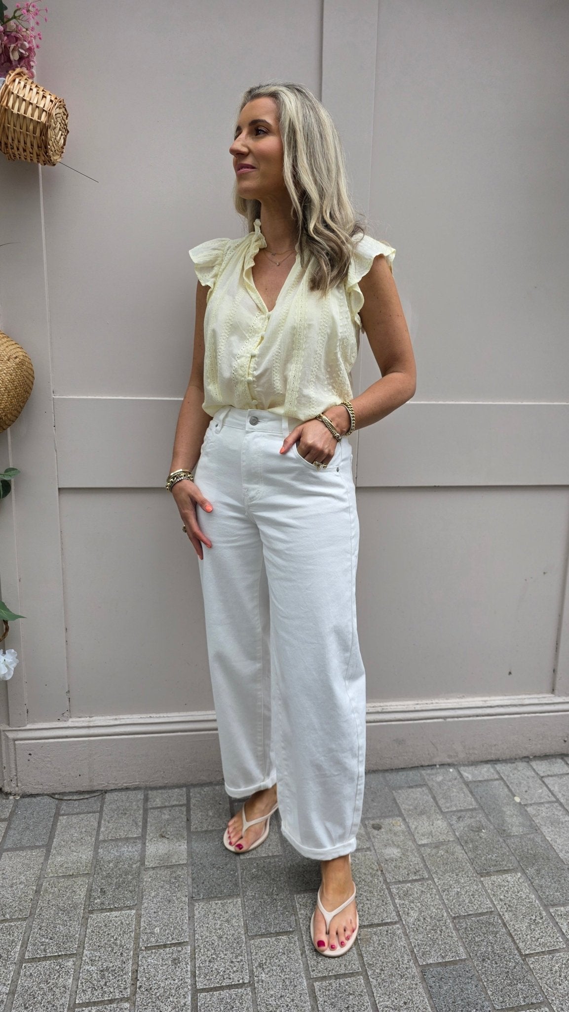Shelley Barrel-Leg Jeans White - Lily's Boutique
