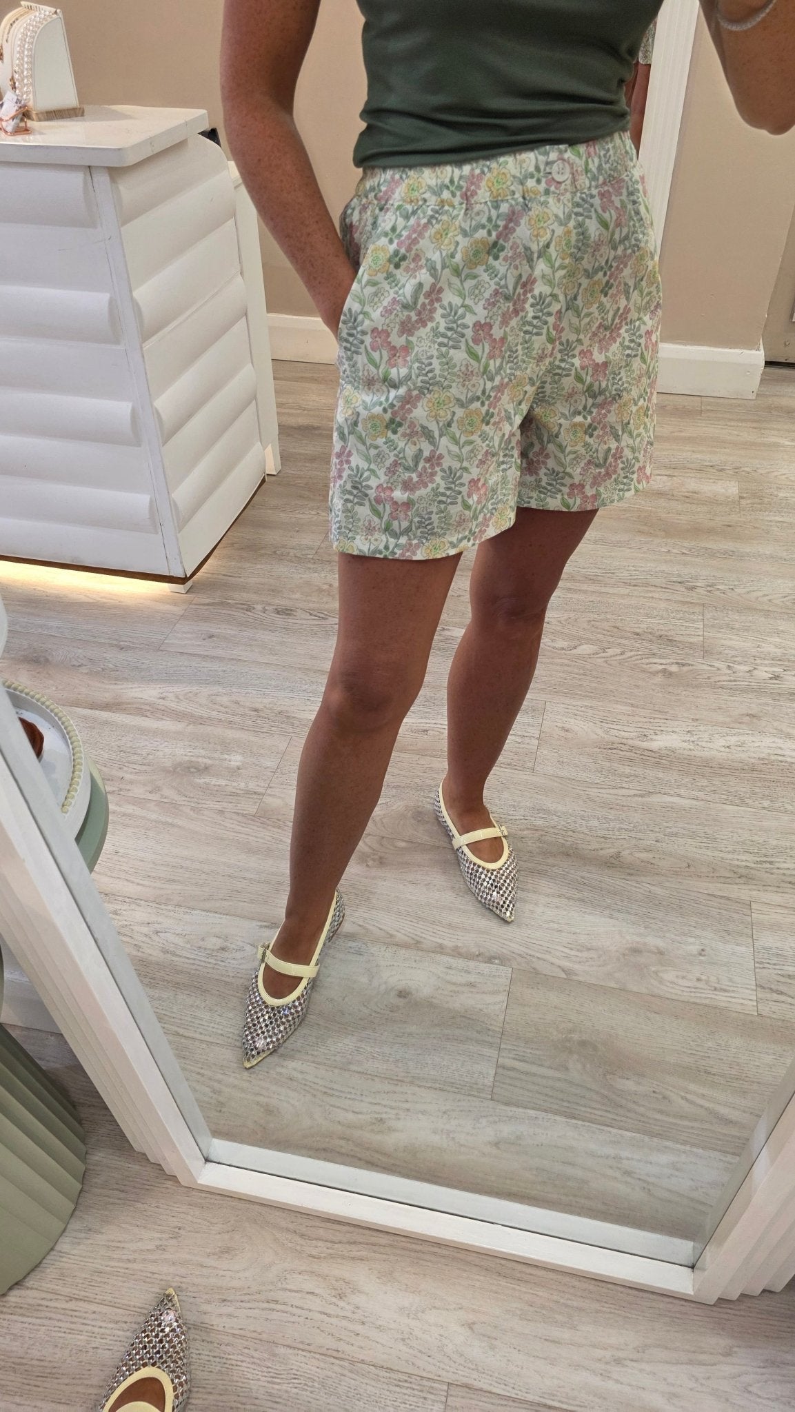 Theresa Floral Shorts - Lily's Boutique