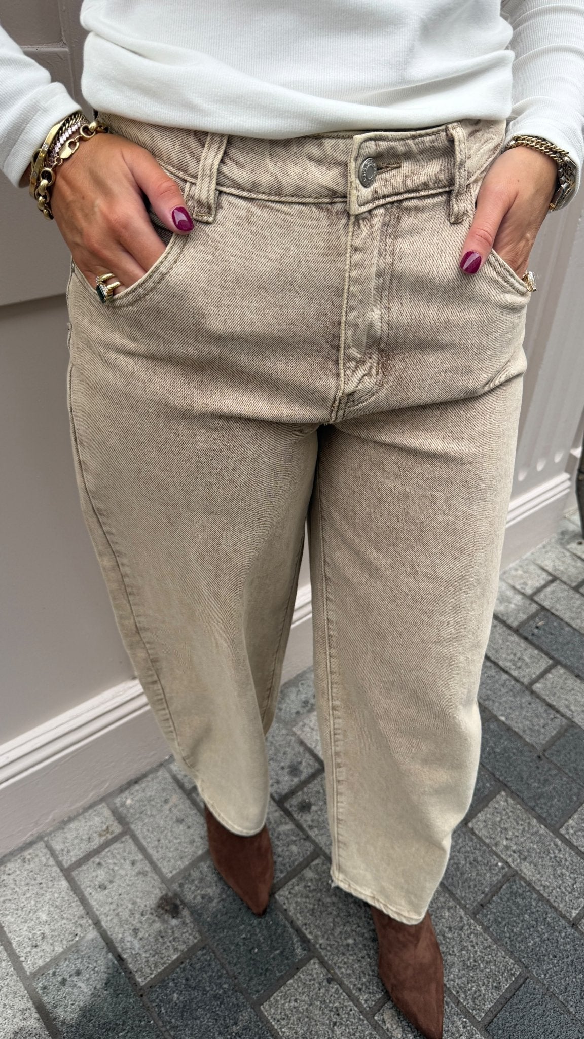 Shelley Barrel-Leg Jeans Beige - Lily's Boutique