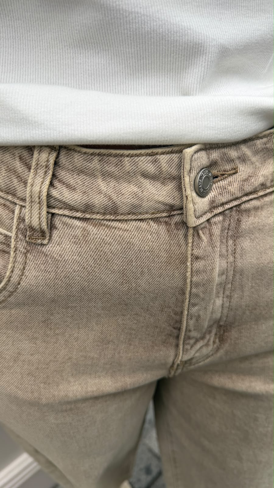 Shelley Barrel-Leg Jeans Beige - Lily's Boutique