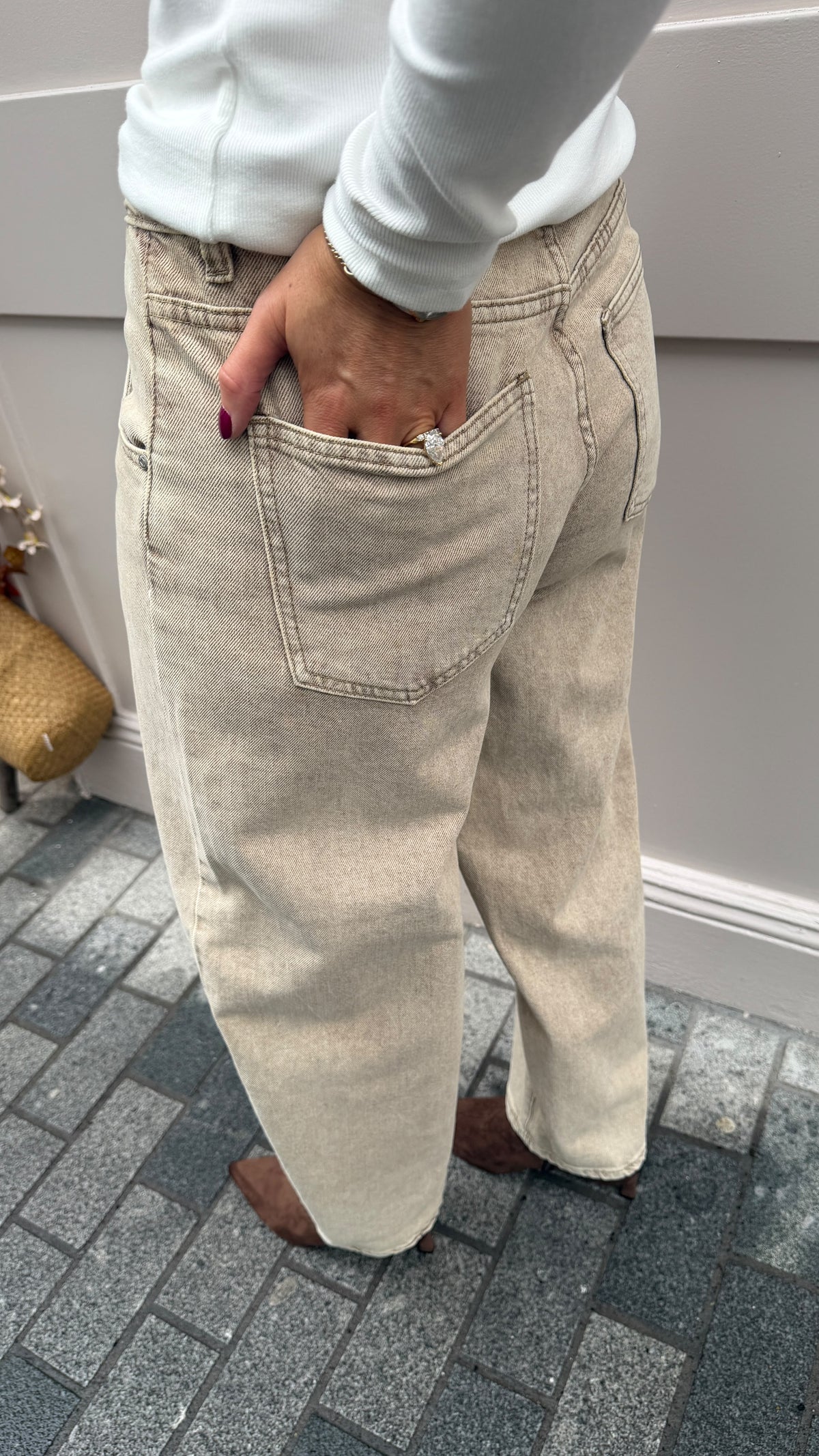 Shelley Barrel-Leg Jeans Beige
