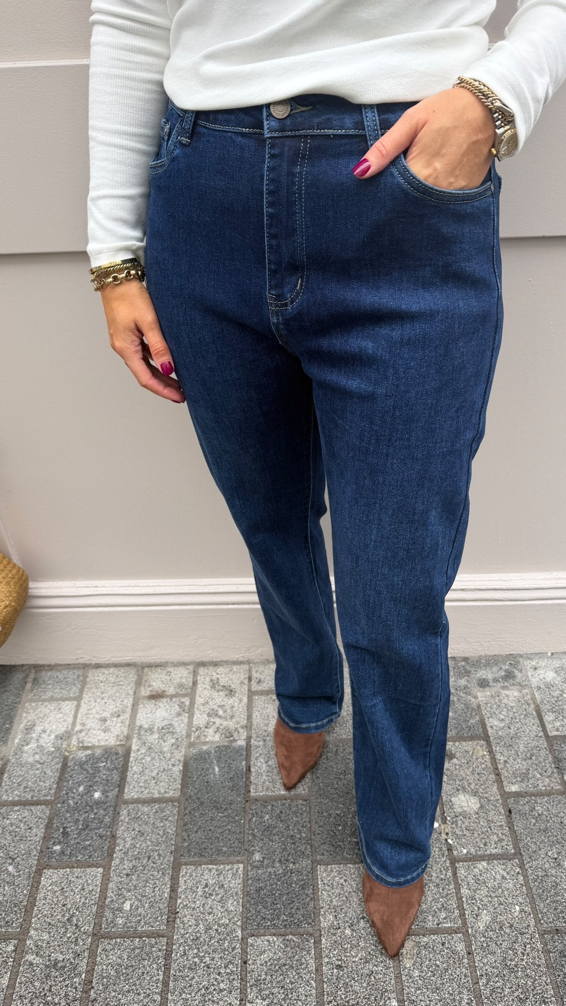 Ana Straight-leg Jeans - Lily's Boutique