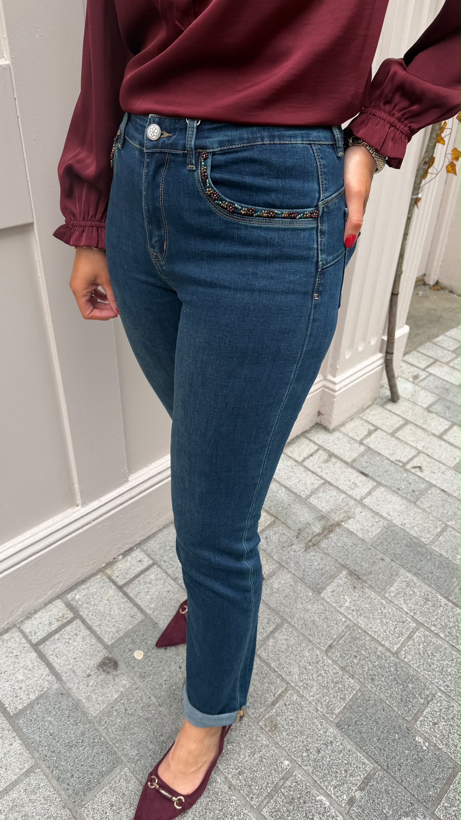 Kate Straight-Leg Jeans - Lily's Boutique