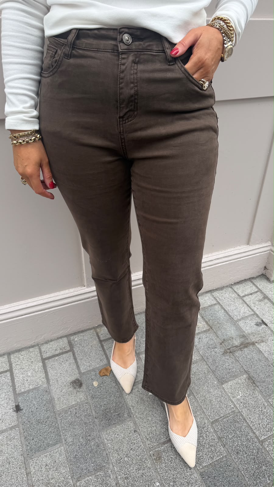 Aine Straight-Leg Jeans - Lily's Boutique