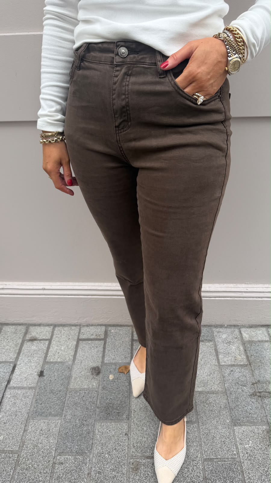 Aine Straight-Leg Jeans - Lily's Boutique