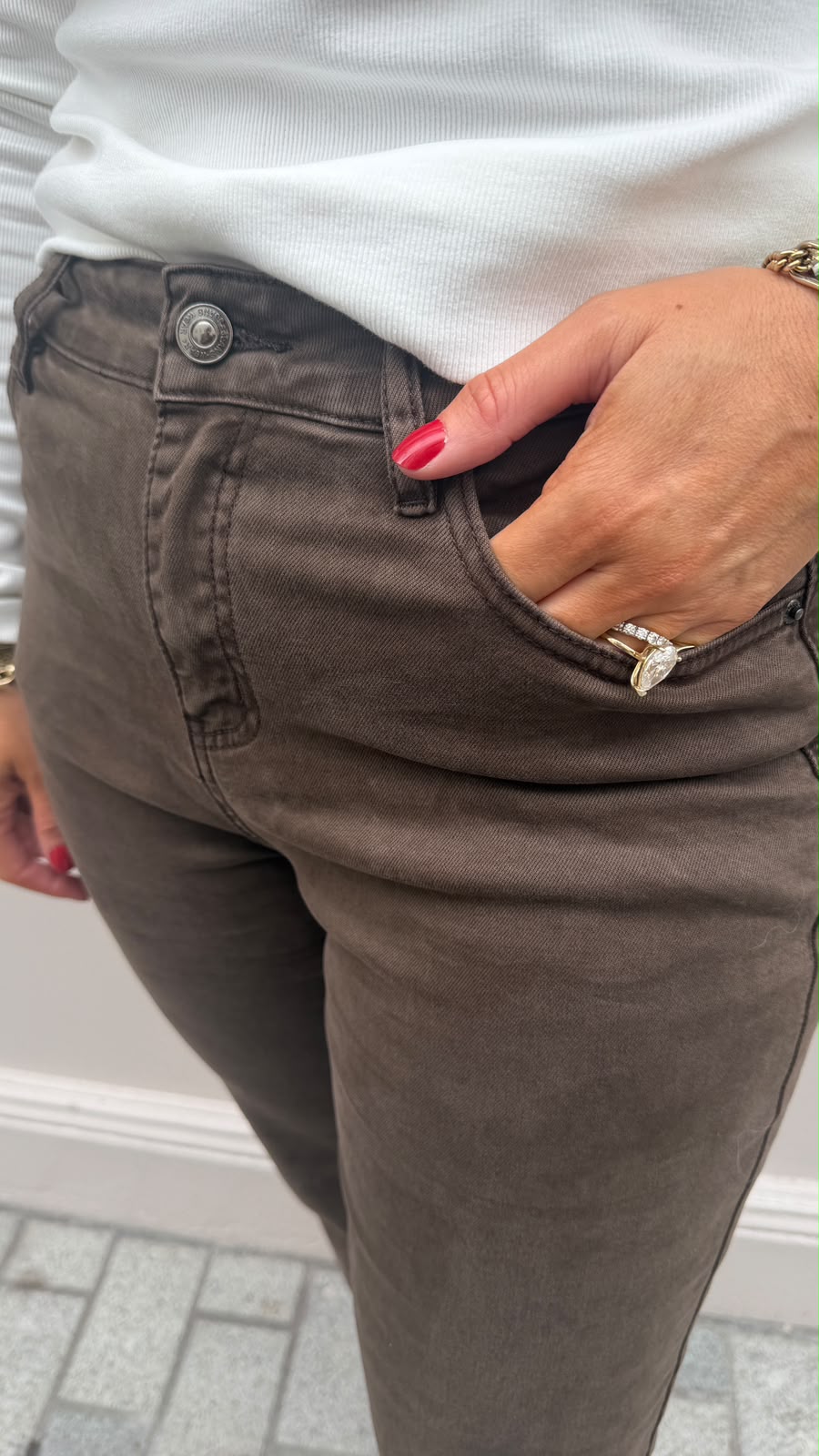 Aine Straight-Leg Jeans - Lily's Boutique