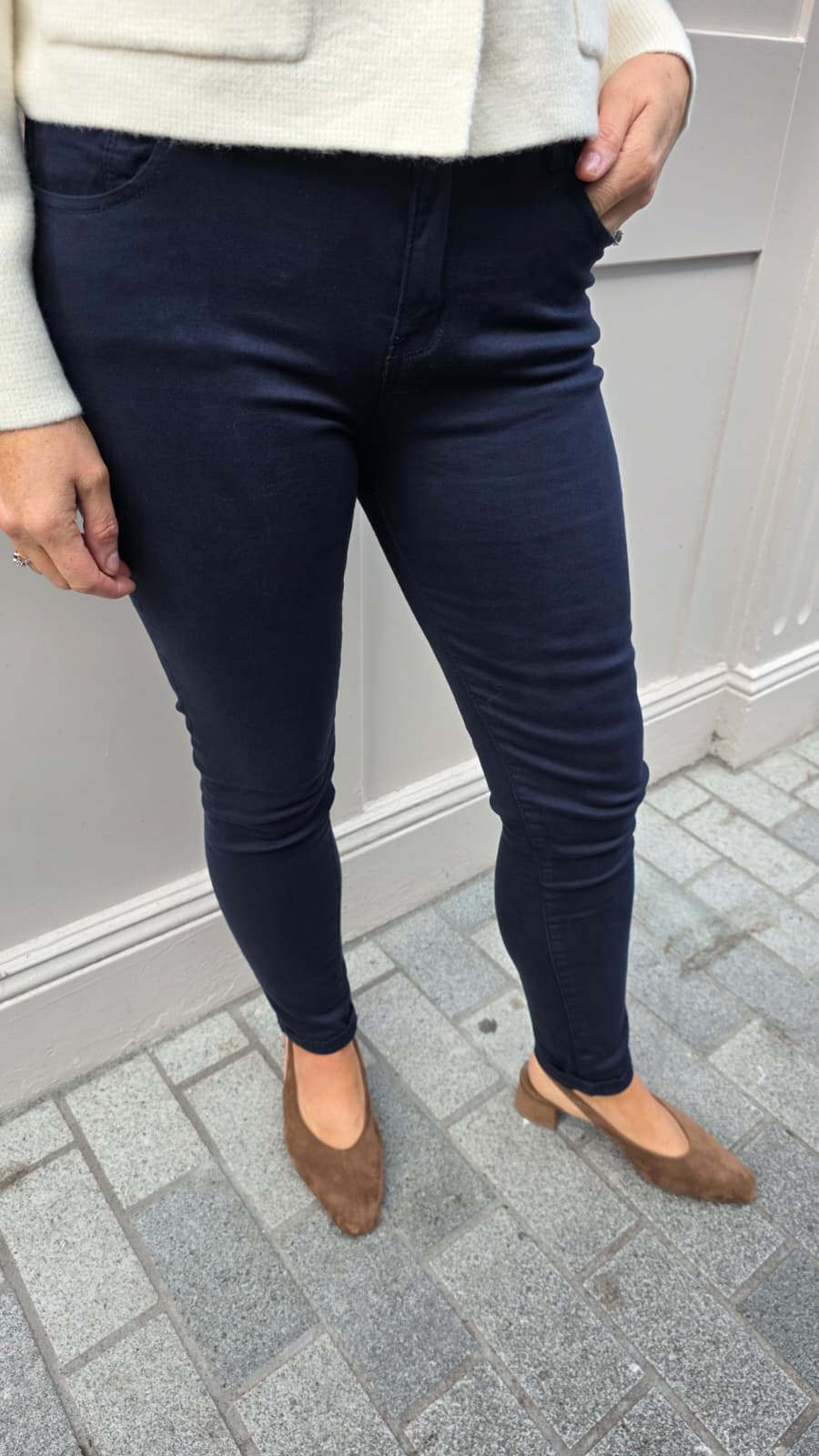 Denise Straight-Leg Jeans - Lily's Boutique