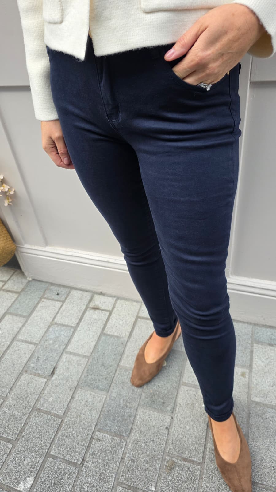 Denise Straight-Leg Jeans - Lily's Boutique