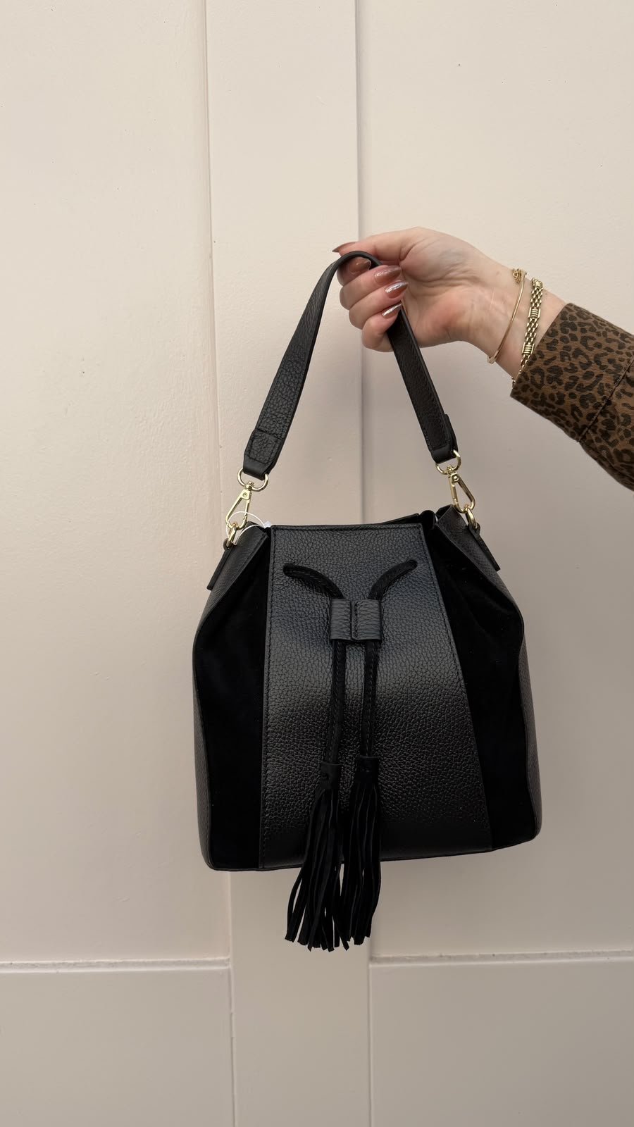 Lola Black Bucket Bag - Lily's Boutique