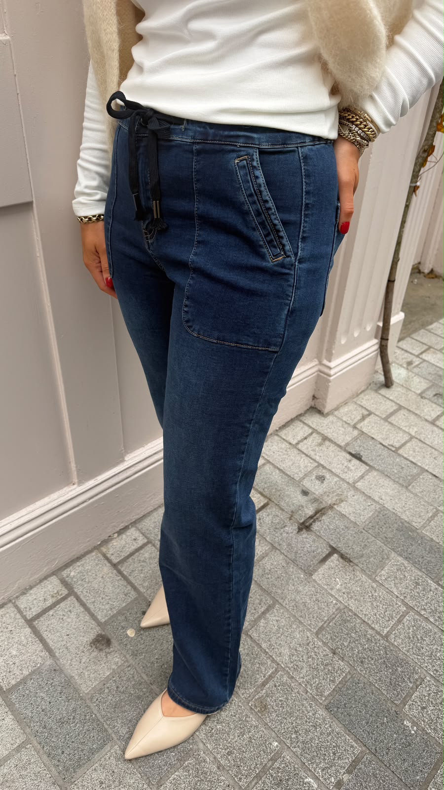 Gerri Straight-Leg Jeans - Lily's Boutique