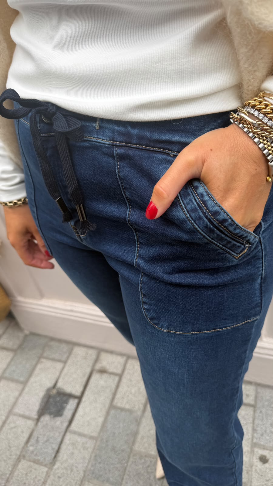Gerri Straight-Leg Jeans - Lily's Boutique