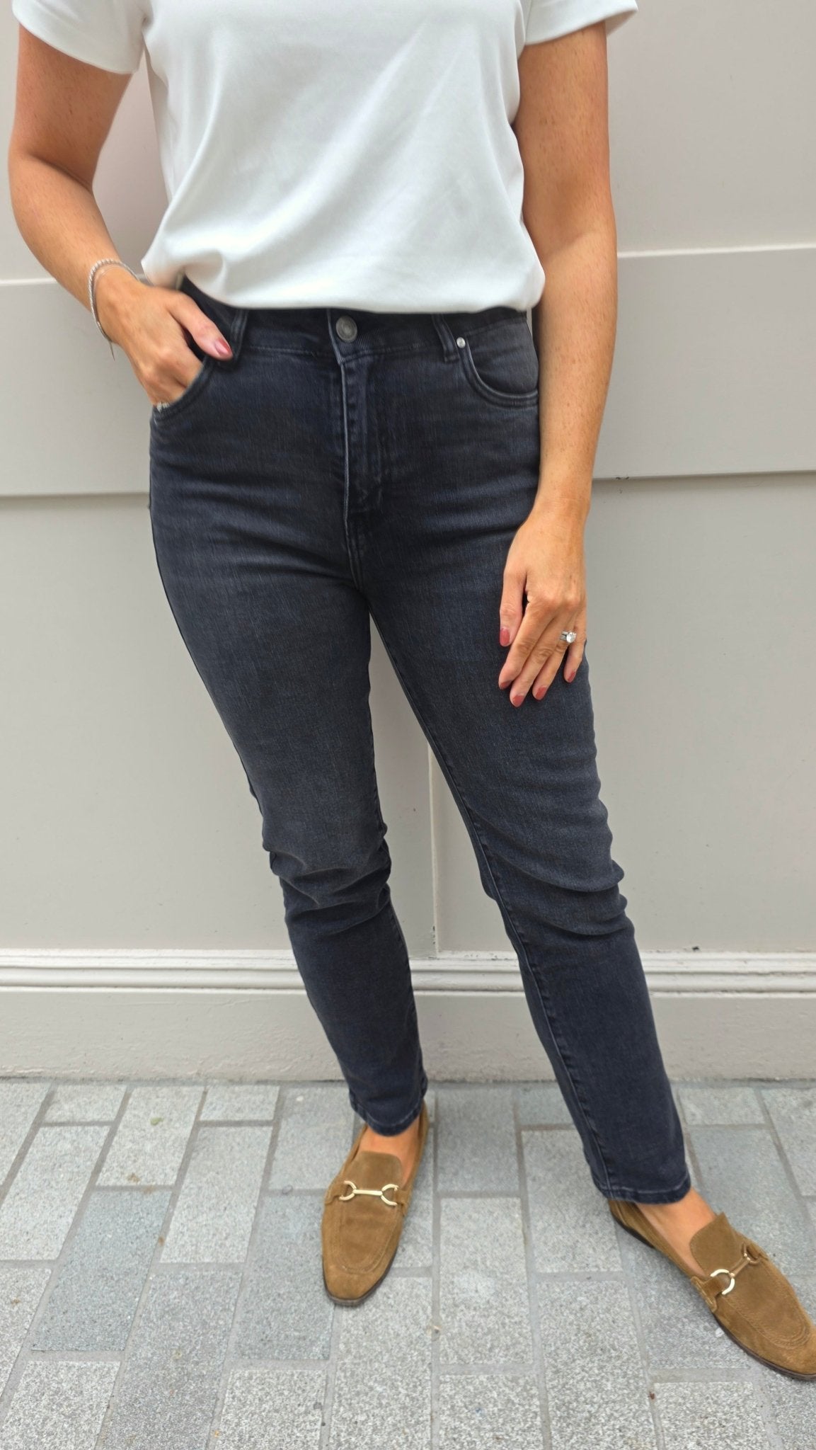 Paula Straight-leg Jeans Grey - Lily's Boutique